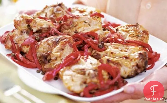 Muslos de Pollo a la Parrilla con Cebollas Dulces y Pimientos