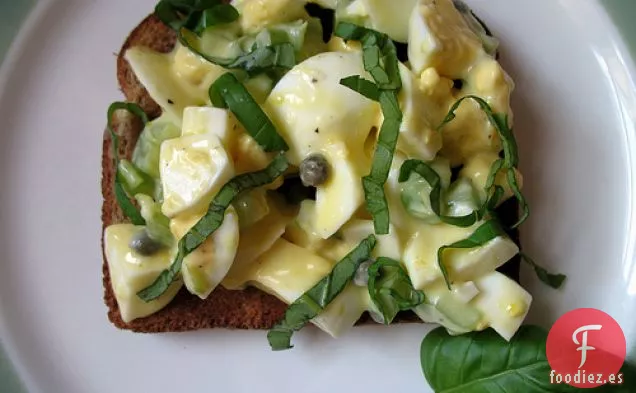 Ensalada De Huevo A Limón Con Albahaca Y Alcaparras