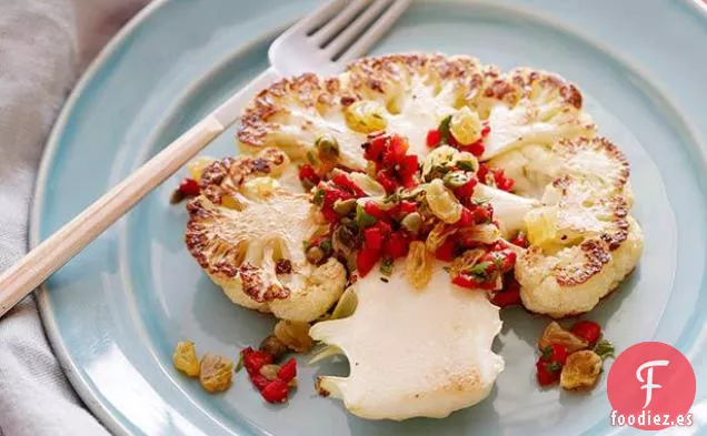 Filetes de Coliflor Asados con Salsa de Pasas de Uva