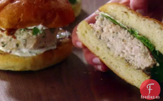 Hamburguesas de Pollo con Mayonesa de Ajo y Romero