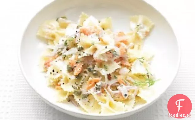 Pasta Farfalle Con Salmón Ahumado Y Queso Crema
