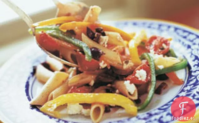 Penne Fresco Con Aceitunas, Alcaparras y Queso Feta