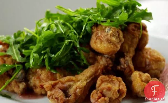 Pollo Crujiente con Salsa Picante de Pera y Arándanos