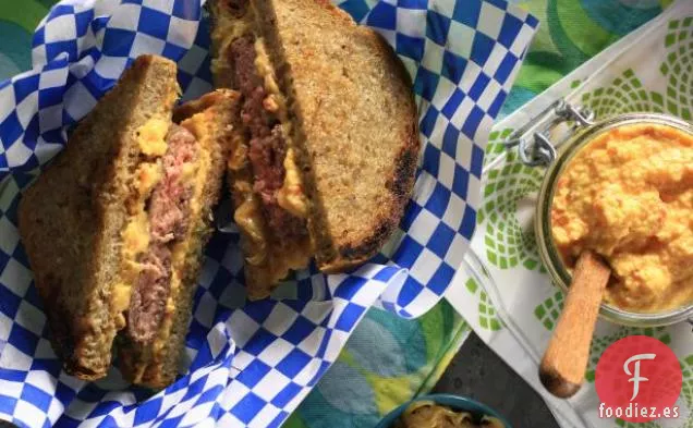 Mezcla personalizada de Empanada de Carne con Queso de Pimiento