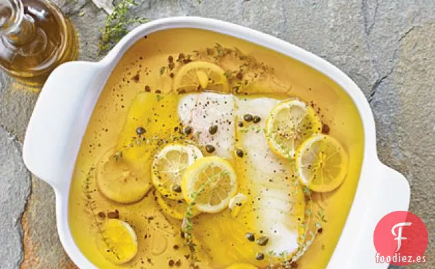 Bacalao Negro Escalfado con Aceite de Oliva, Limones, Alcaparras y Tomillo
