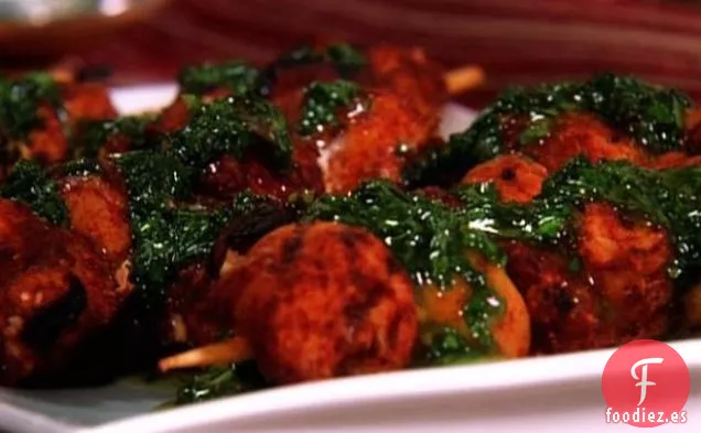 Brochetas de Pollo Marroquíes con Salsa de Hierbas