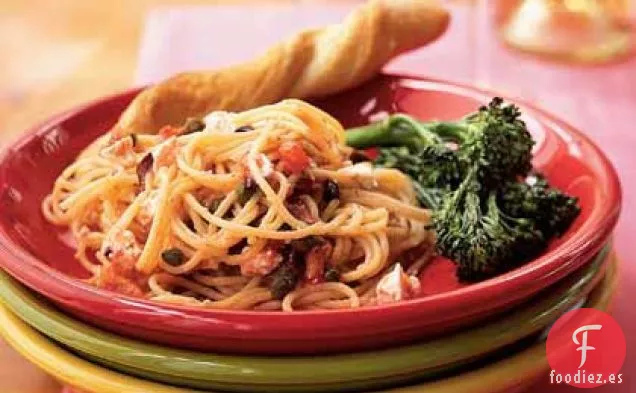 Espaguetis con Salsa de Tomate Picante Sin Cocinar