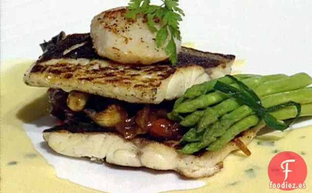 Filete de Lubina Chamuscado con Tomate y Cebolla Confitada y Vinagre de Jerez Nage Infundido con Estragón