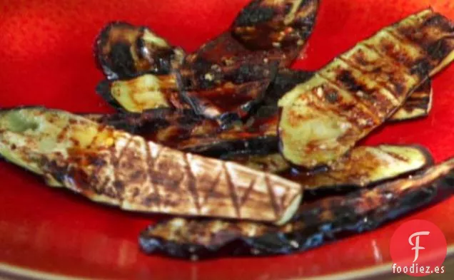 Berenjena a la Parrilla con Salsa de Ajo y Menta