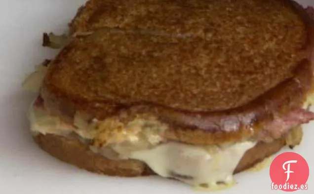 Reuben de Carne en Conserva y Repollo