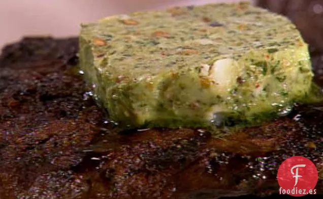 Bistec de Hierro Plano a la Parrilla con Mantequilla de Pesto de Pistacho