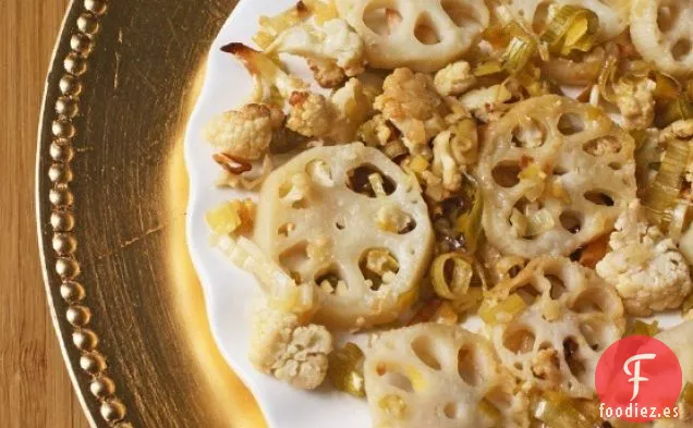 Raíz de Loto Asada de Agave, Puerros y Coliflor inspirados en la Dieta The Kind de Alicia Silverstone