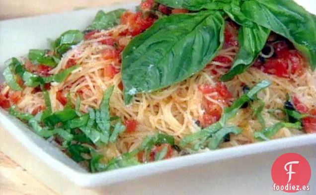 Salsa de Tomate Fresco, Albahaca y Ajo sobre Pasta de Cabello de Ángel