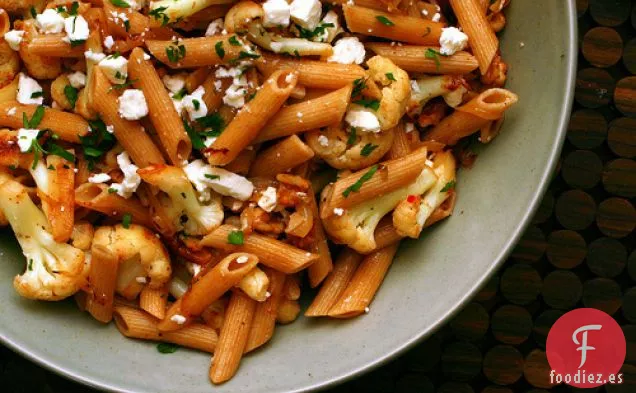 Pasta Con Coliflor, Nueces Y Queso Feta