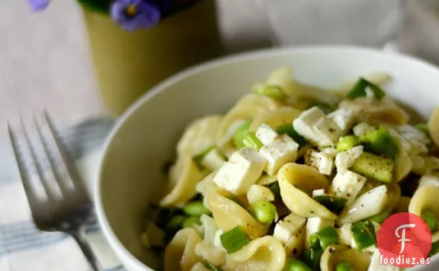 Ensalada De Pasta De Coliflor Y Edamame Con Queso Feta