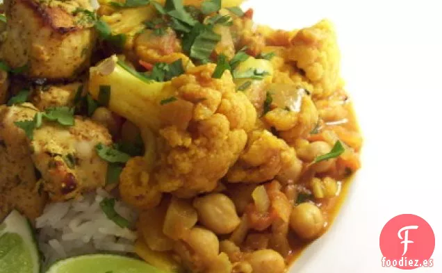 Coliflor Al Curry Con Garbanzos Y Tomates