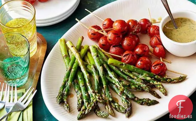 Brochetas de Espárragos y Tomate con Salsa de Rábano Picante y Mostaza y Miel