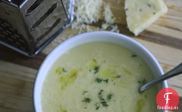 Sopa De Coliflor Con Queso Cheddar Afilado Y Tomillo
