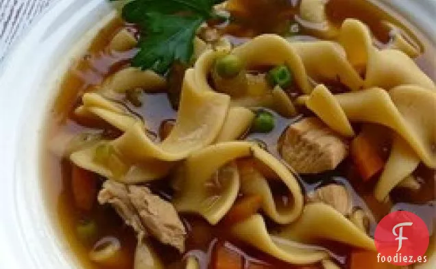 Sopa de Fideos con Pollo Grueso