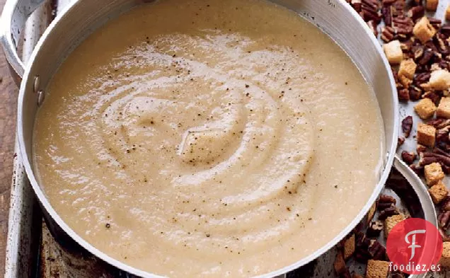 Sopa de Coliflor con Pacanas y Crutones de Centeno