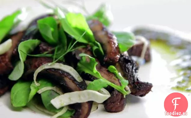 Ensalada de Portobello a la Parrilla con Pesto de Avellanas