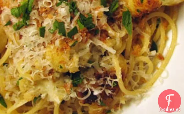 Cena De Esta Noche: Espaguetis Con Coliflor Salteada, Pasas,