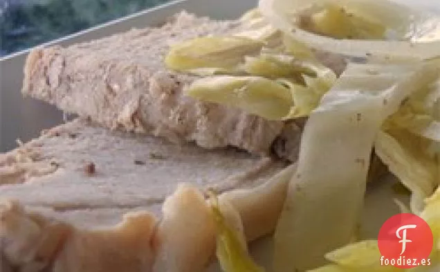 Carne De Cerdo Asada Con Repollo Durante La Noche