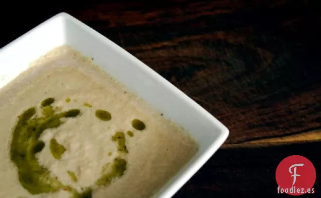 Sopa Caramelizada De Tres Cebollas Y Coliflor Con Aceite De Albahaca