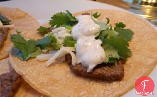 Tacos de Carne con Salsa de Yogur Picante