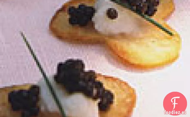 Puré de Coliflor y Caviar en Papas Fritas de Hojas de Trébol