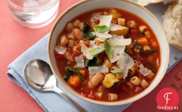 Sopa de Minestrone con Pasta, Frijoles y Verduras