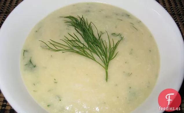Sopa De Coliflor Y Queso Cheddar Blanco Con Eneldo