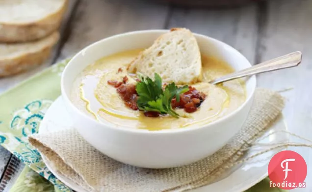 Sopa Cremosa de Ajo Asado y Coliflor
