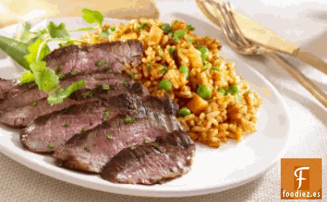 Carne a la Parrilla con Arroz de Tomate Rojo