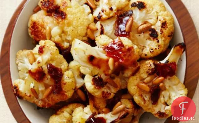 Coliflor Asada Con Dátiles y Piñones