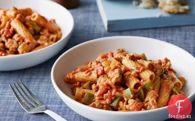 Rigatoni de Salchicha de Pollo en salsa de Vodka Picante