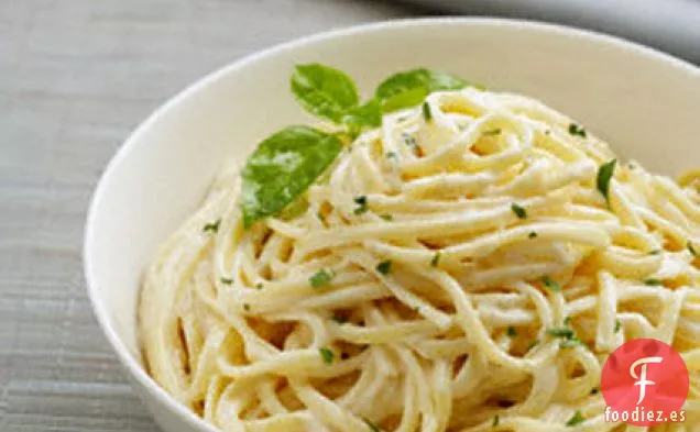 Espaguetis Aglio E Olio (pasta Con Aceite Y Ajo)