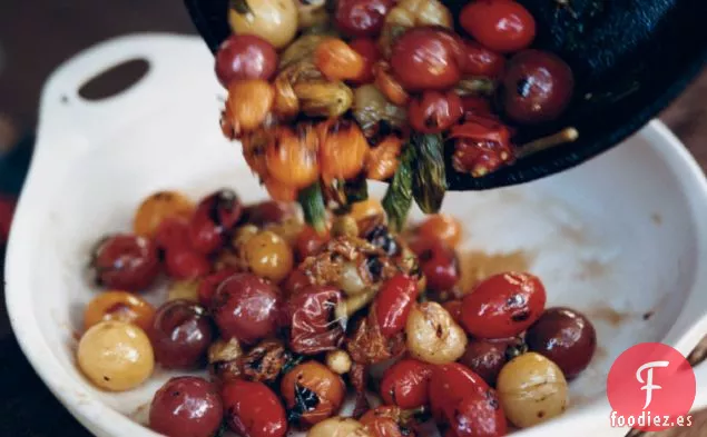 Tomates Cherry Carbonizados en Sartén con Albahaca