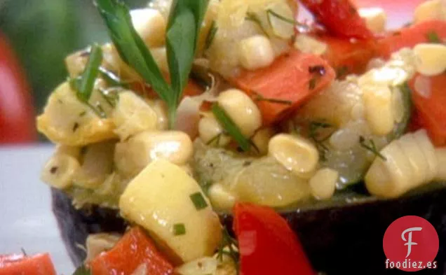 Ensalada de Verduras Asadas en el Mercado de Agricultores-Aguacates Rellenos