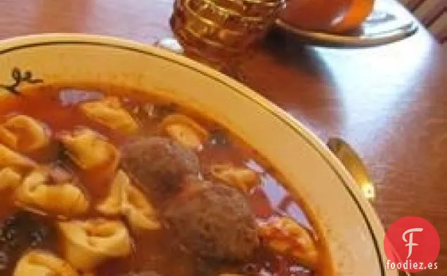 Sopa Italiana de Tortellini de Albóndigas y Queso