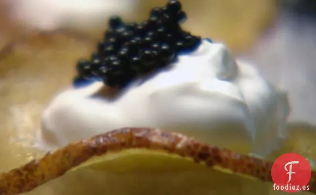 Patatas Fritas con Crema Fresca y Caviar