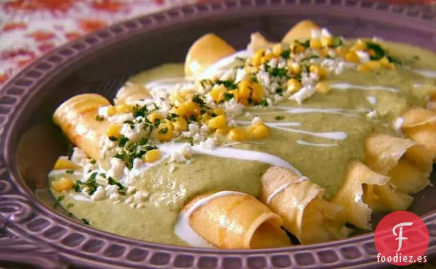 Crepes Rellenos de Maíz y Queso con Crema Poblana