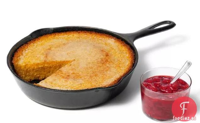 Pan De Maíz En Sartén Con Mermelada De Fresa