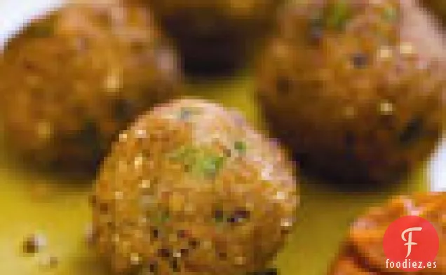 Buñuelos de Guisantes de Ojos Negros con Salsa de Ají Picante