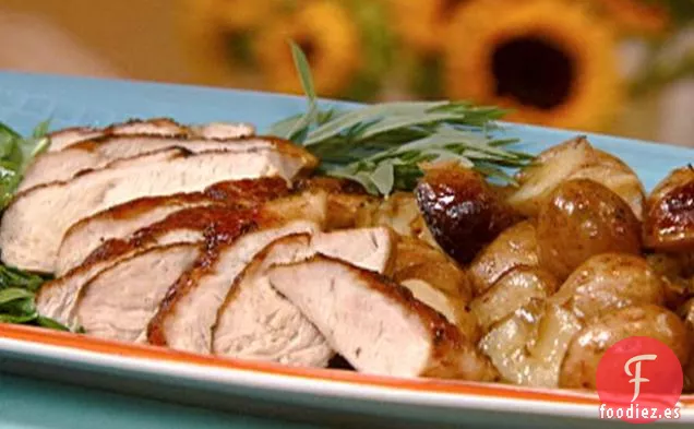 Solomillo de Pavo Asado con Patatas Nuevas y Caldo de Estragón