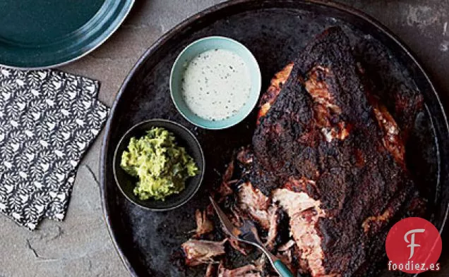 Hombro de Cerdo Asado con Mojo Cítrico y Salsa Verde
