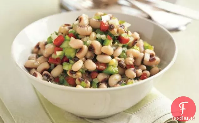 Guisantes De Ojos Negros Y Ensalada De Verduras
