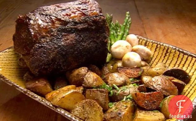 Costilla Asada con Vino Tinto Demi-Glace y Patatas Blancas Asadas y Espárragos