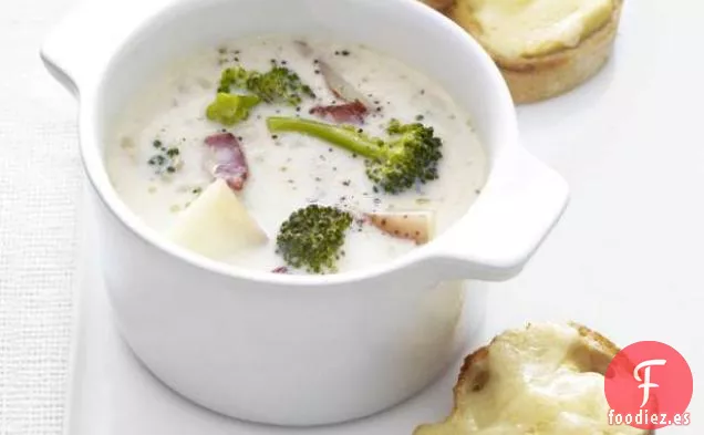 Sopa de Brócoli con Tostadas de Queso Cheddar