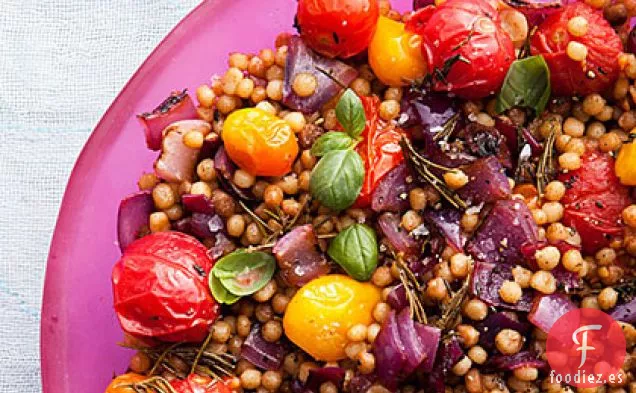 Fregola con Cebollas Carbonizadas y Tomates Cherry Asados